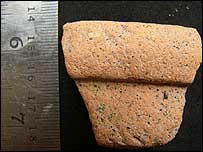 Pezzo di anfora Romana (BBC)