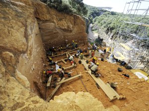 Scavo in una sezione della Sierra de Atapuerca (Philippe Desmazes-AFP-Getty Images)