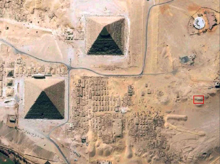 L'area della tomba che sarebbe l'ingresso è segnata in rosso (SCA) L'area della tomba che sarebbe l'ingresso è segnata in rosso (SCA)