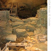 Altra immagine dell'interno (voanews.com) Altra immagine dell'interno (voanews.com)