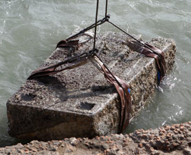 La torre è alta 2.25 metri e pesa 9 tonnellate (AP Photo)