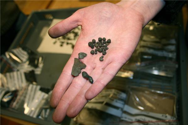 Alcuni dei resti di lavorazione del ferro (Tove Eivindsen-NTNU Museum)