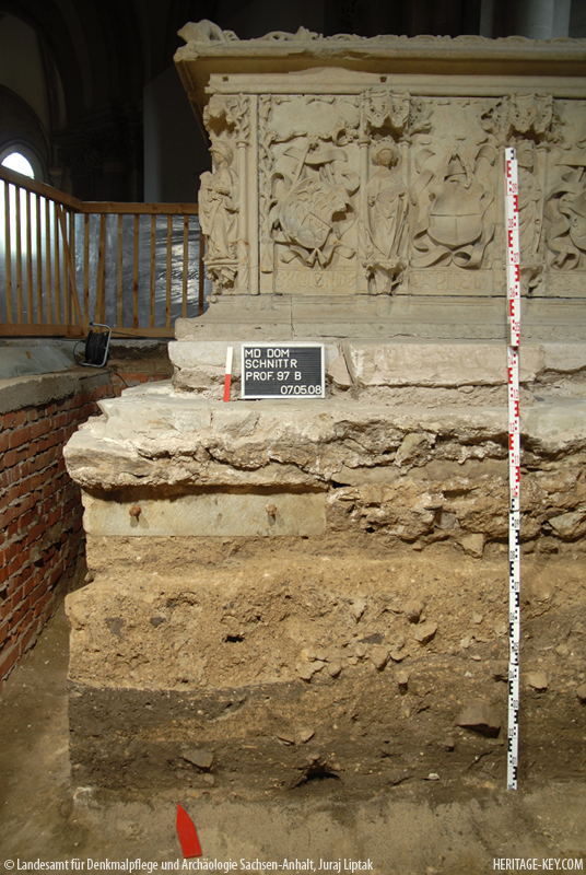 Gli scavi sotto la tomba (Landesamt für Denkmalpflege und Archäologie Sachsen-Anhalt, Juraj Liptak)