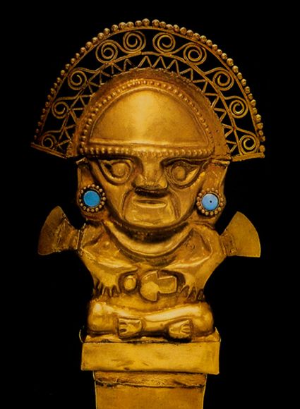 Questo coltello cerimoniale, noto come tumi, mostra una figura Lambayeque seduto su un trono (Carlos Wester La Torre)