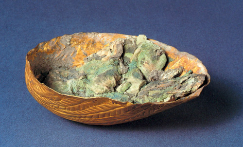 Recipiente per cosmetici a forma di conchiglia (penn.museum)