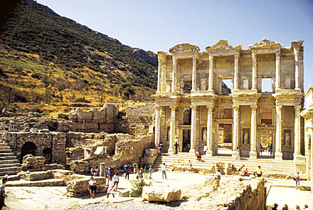 La ricostruita biblioteca di Celso (todayszaman.com)