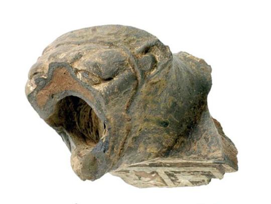 Una decorazione del tetto a forma di testa di leone (Massimo Osanna)