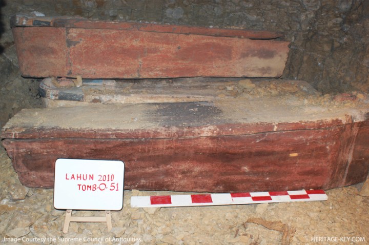 Sarcofagi della XVIII dinastia impilati l'uno sull'altro (SCA)