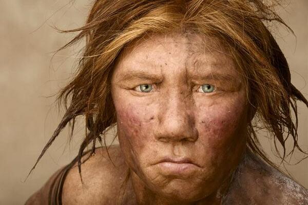 La ricostruzione di una femmina di Homo neanderthalensis. Fotografia di Joe McNally (Joe McNally)