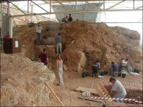 (Qesem Cave Project)