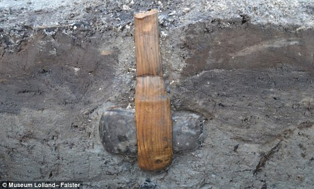 2384959100000578-2850037-Archaeologists_in_Denmark_have_uncovered_a_rare_5_500_year_old_a-5_1416998608727