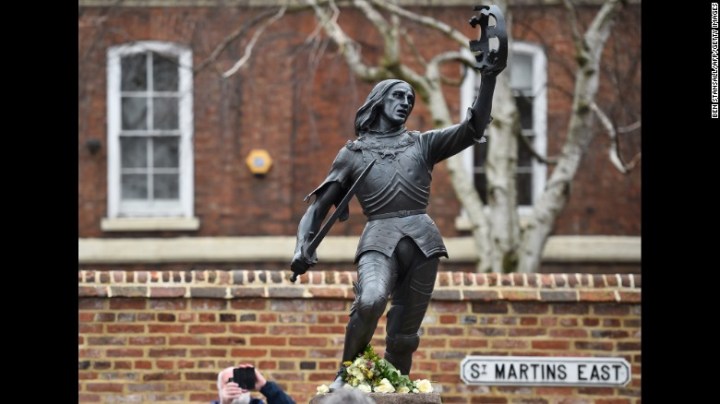 La statua del re (Getty Images)