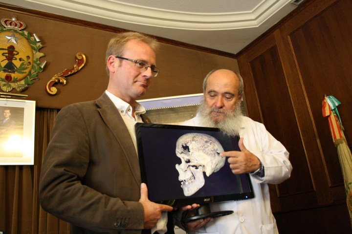 Alejandro Jiménez e Miguel Botella presentano i risultati (Universidad de Granada)