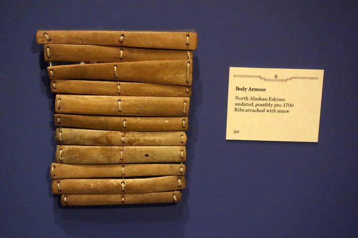 Armatura moderna trovata in Alaska e ospitata al Glenbow Museum in Calgary, Canada (Wikimedia)