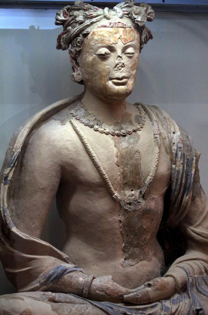 Un'antica statua di Buddha in esposizione al Museo Nazionale dell'Afghanistan. All'ingresso vi è una frase incisa : Una nazione vive quando la sua cultura vive (S. Sabawoon, EPA, Corbis)