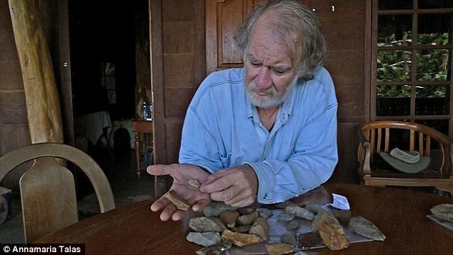 Anche il professore Mike Morwood, lo "scopritore" dell'Homo floresiensis, aveva preso parte allo studio (Annamaria Talas)