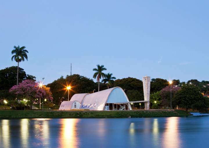 Pampulha Modern Ensemble: View of the São Francisco de Assis Church from the lagoon (Marcilio Gazzinelli)