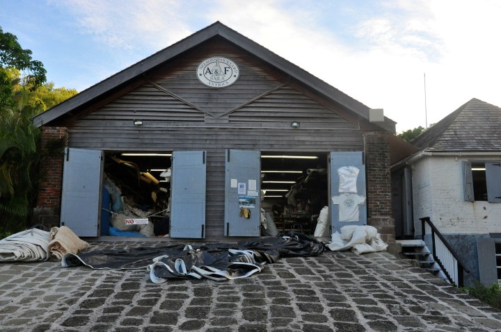 (Nicola & Reg Murphy)