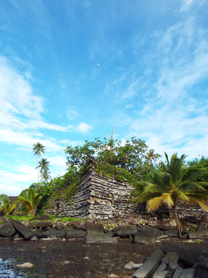 Nan Madol: Ceremonial Center of the Eastern Micronesia: Pohnpei Island (Osamu Kataoka)