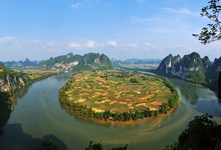 Zuojiang Huashan Rock Art Cultural Landscape, Meandering Rivers and Typical Tablelands (Yan Zaoxin)