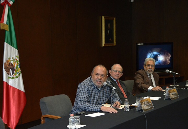 L'archeologo Arnoldo González Cruz, direttore del Proyecto Arqueológico Palenque; Diego Prieto, segretario tecnico dell'INAH, e Pedro Francisco Sánchez Nava, coordinatore nazionale di archeologia (Héctor Montaño, INAH)