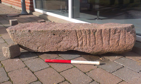 La pietra runica (Lisbeth Imer, National Museum of Denmark)