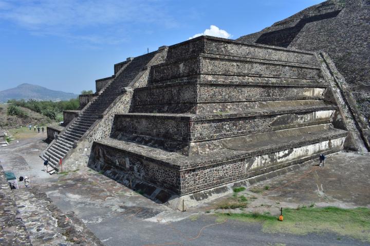 teotihuacan piramide della luna imaging tunnel