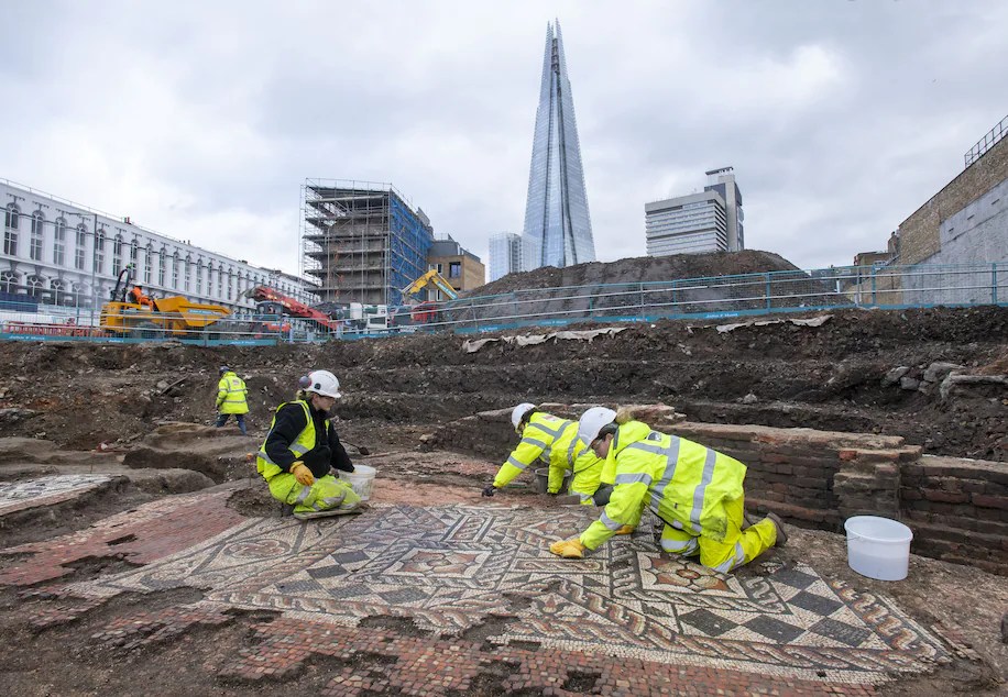 Il mosaico romano di una mansio fuori Londinium (© Andy Chopping/MOLA)